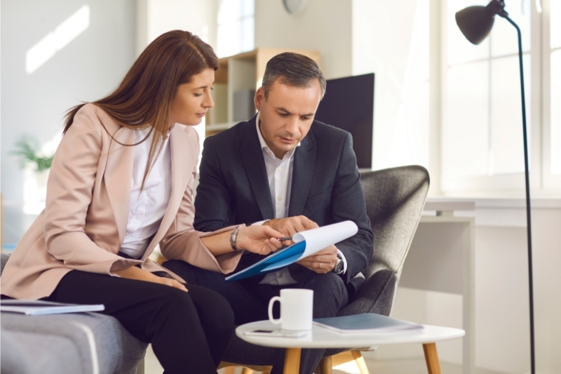 An image of a lawyer having a conversation about fixed fees with the client for the legal proceedings.